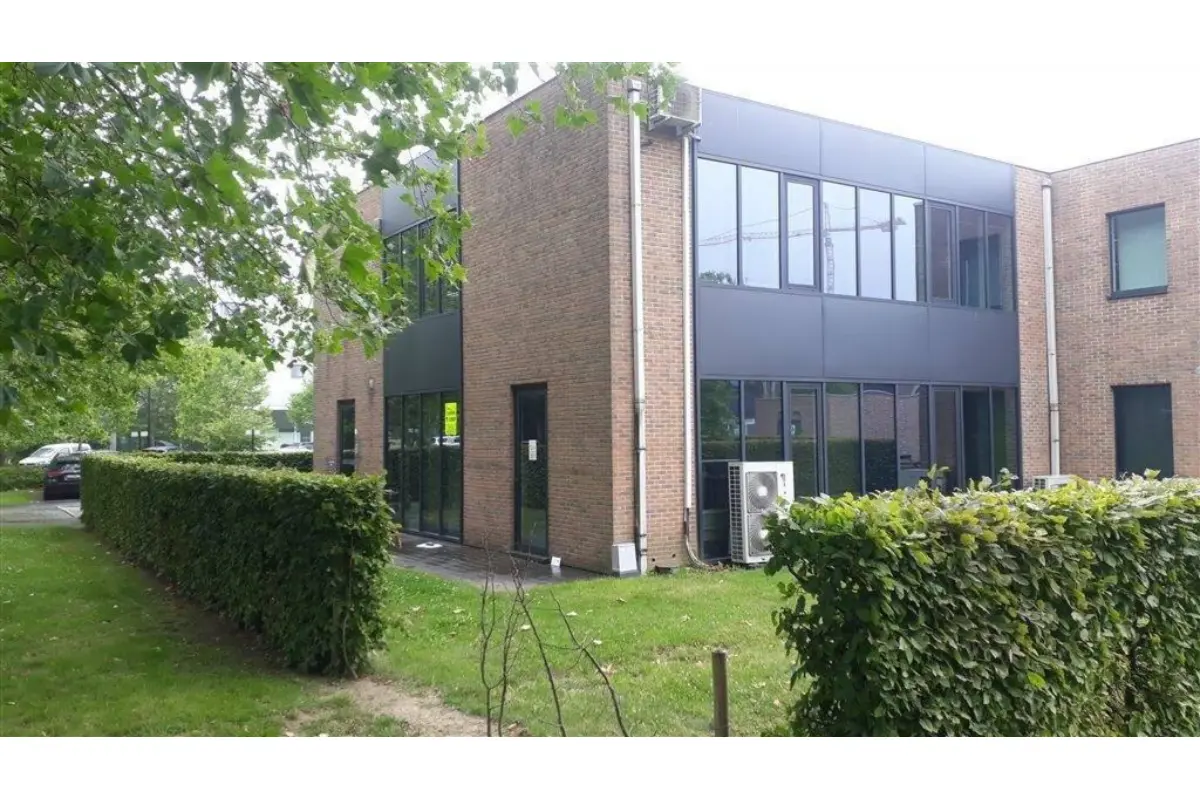 Handelszaak te  koop in Kortrijk 8500 79000.00€  slaapkamers 30.00m² - Zoekertje 611781