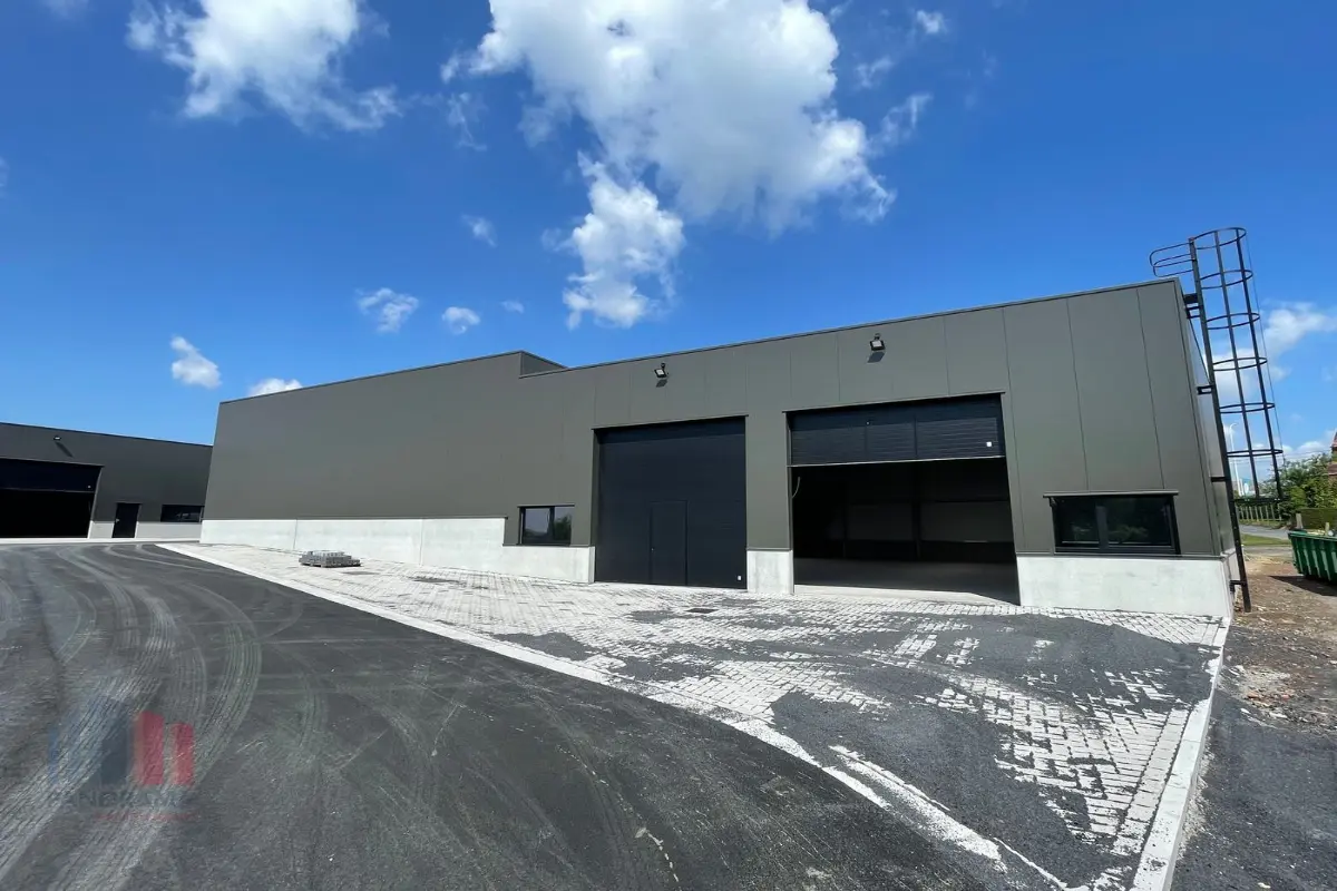 Handelszaak te  koop in Tielt 8700 645105.00€  slaapkamers 445.00m² - Zoekertje 610934