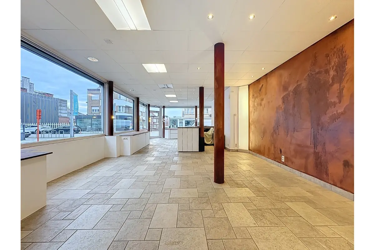 Handelszaak te  koop in Koksijde 8670 335000.00€  slaapkamers m² - Zoekertje 612836