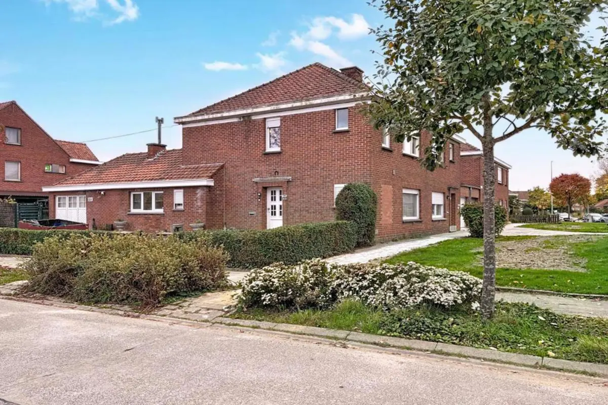 Huis te  koop in Harelbeke 8530 242000.00€ 3 slaapkamers 146.00m² - Zoekertje 612455