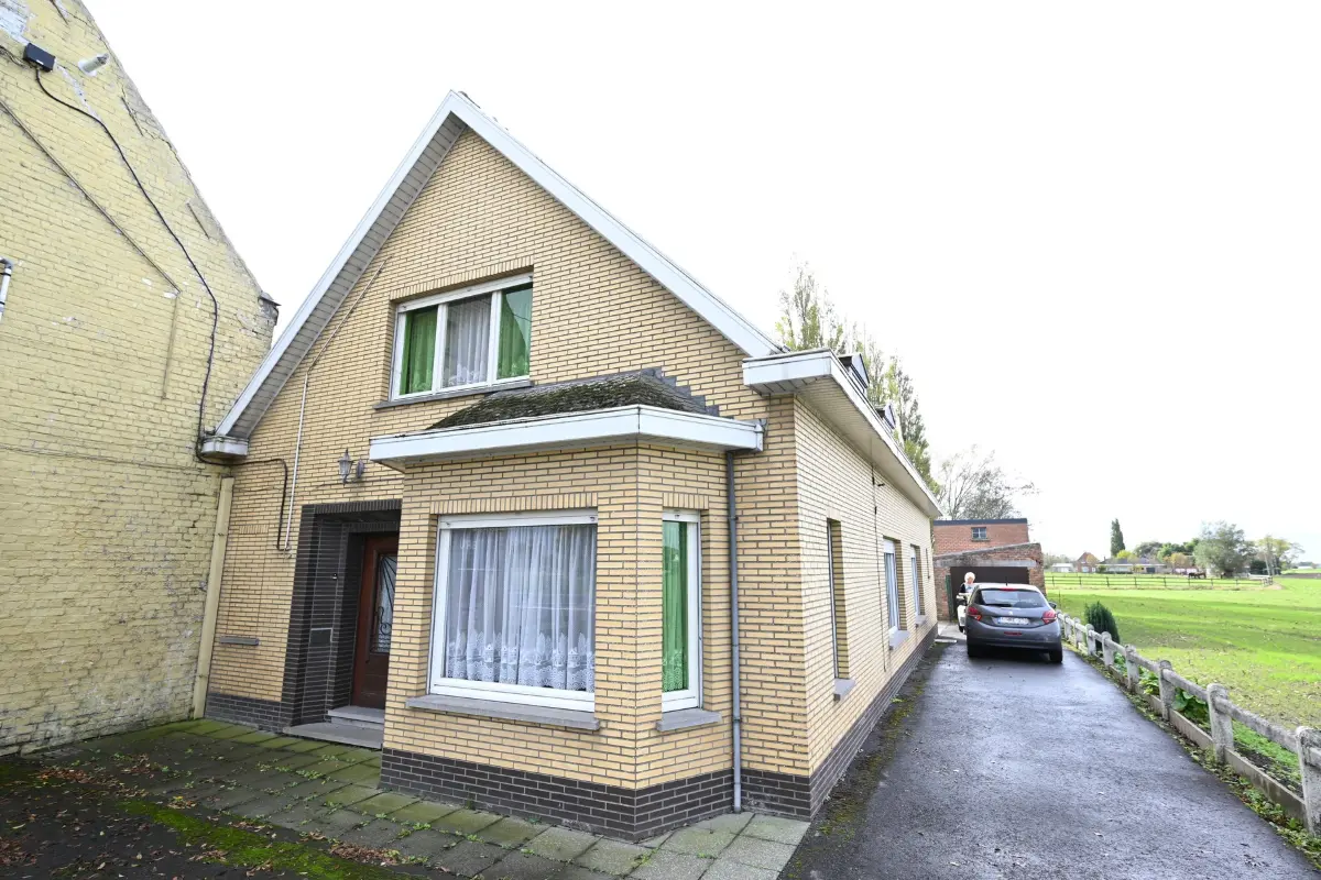 Huis te  koop in Eernegem 8480 230000.00€ 3 slaapkamers m² - Zoekertje 612838