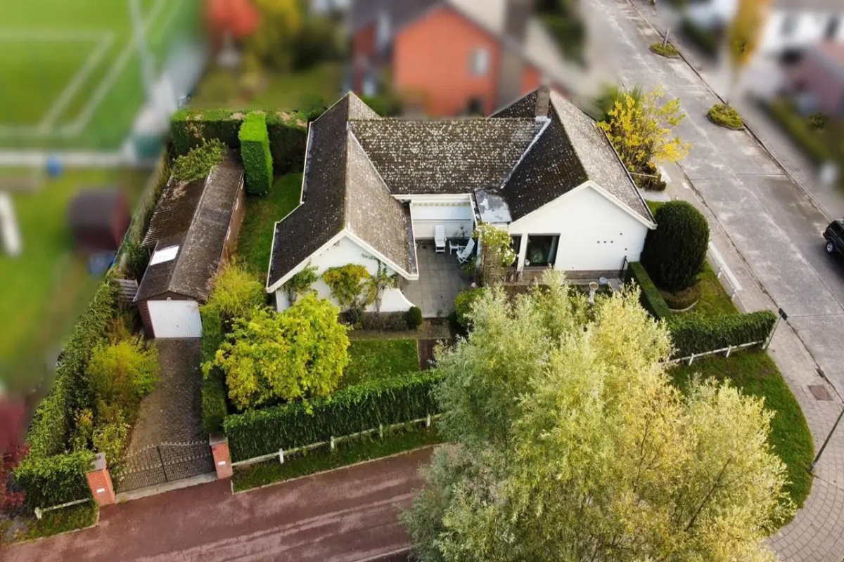 Bungalow te  koop in Sint-Andries 8200 430000.00€ 4 slaapkamers 154.00m² - Zoekertje 612827