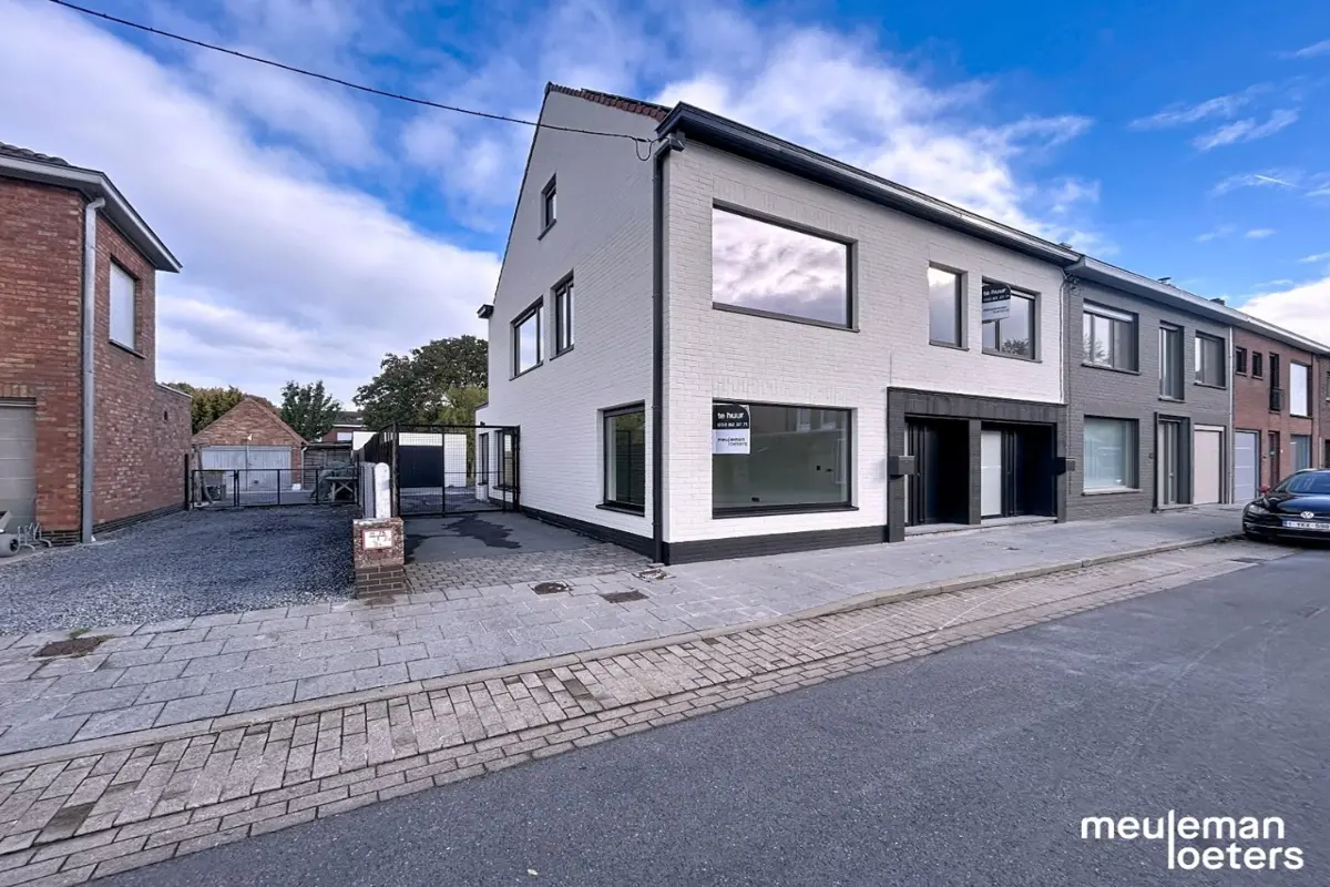 Huis te  huur in Oostkamp 8020 1395.00€ 4 slaapkamers 155.00m² - Zoekertje 612988