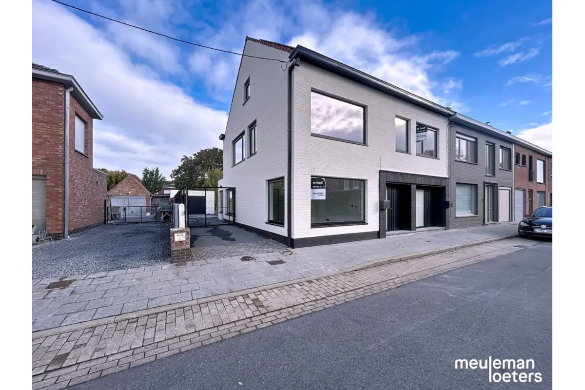 Huis te  huur in Oostkamp 8020 1395.00€ 4 slaapkamers 155.00m² - Zoekertje 612988