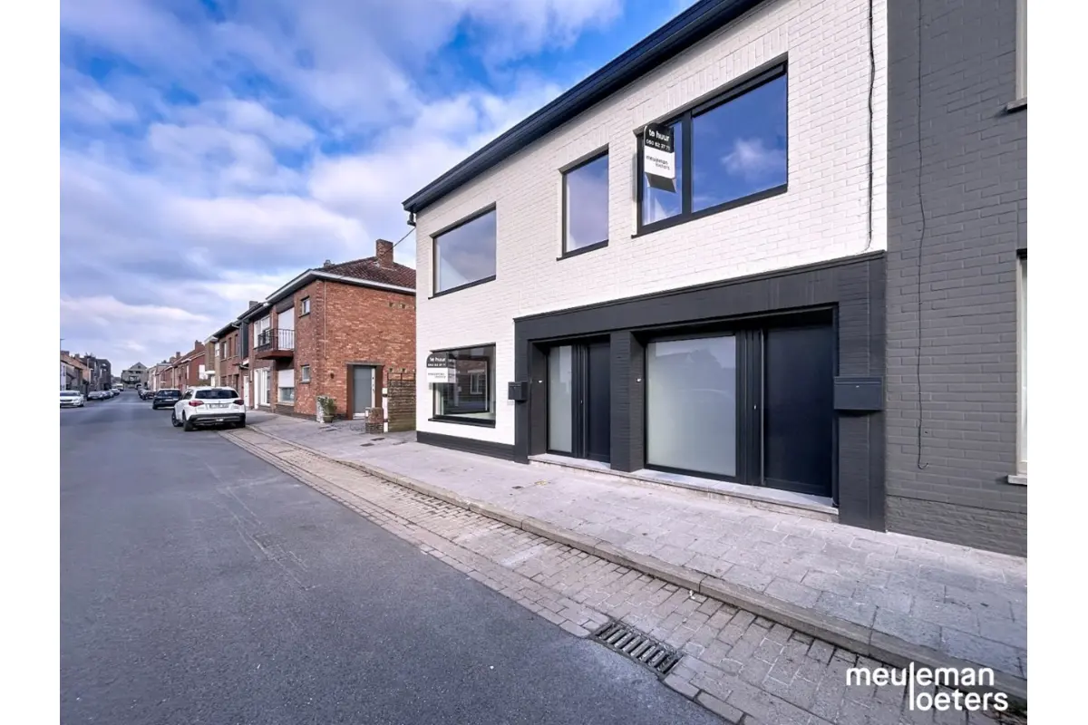 Huis te  huur in Oostkamp 8020 1100.00€ 3 slaapkamers 126.00m² - Zoekertje 612989