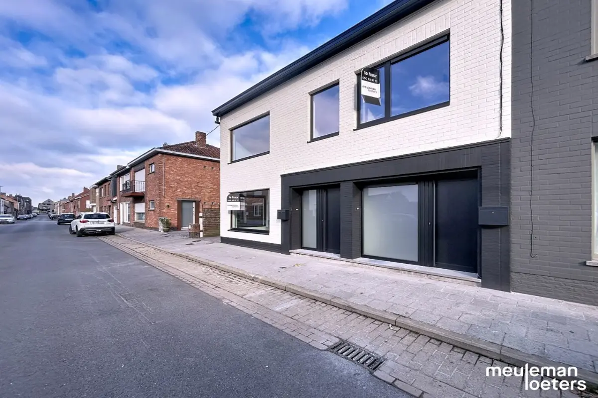 Huis te  huur in Oostkamp 8020 1100.00€ 3 slaapkamers 126.00m² - Zoekertje 612989