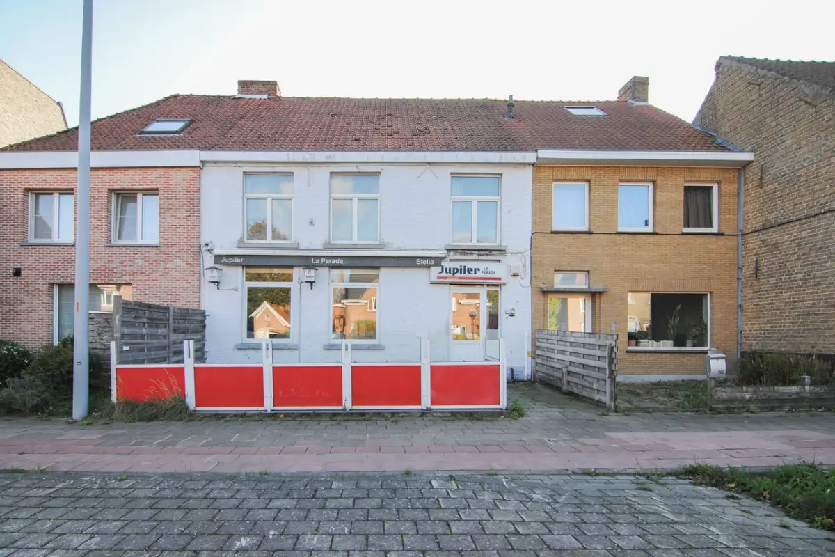 Handelszaak te  koop in Sint-Andries 8200 299000.00€  slaapkamers m² - Zoekertje 613772