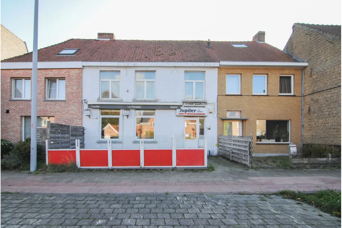 Handelszaak te  koop in Sint-Andries 8200 299000.00€  slaapkamers m² - Zoekertje 613772