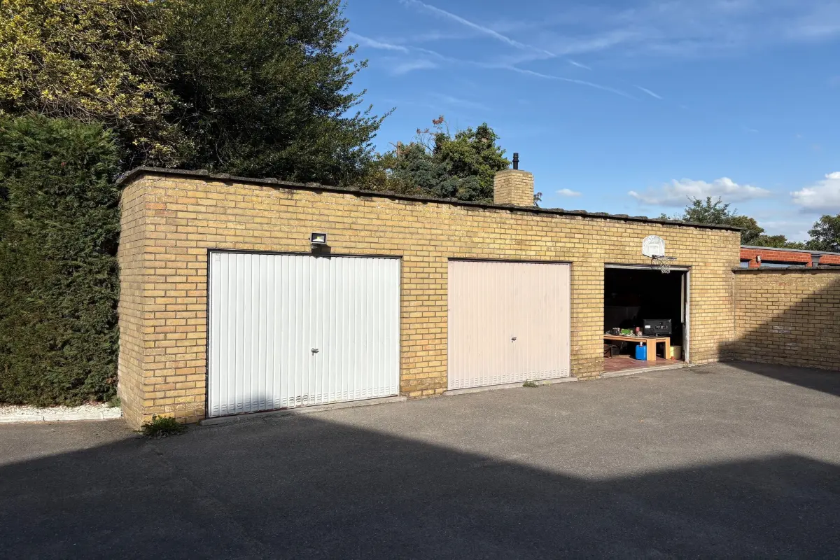 Parking & garage te  koop in Sint-Kruis 8310 32000.00€  slaapkamers m² - Zoekertje 613292