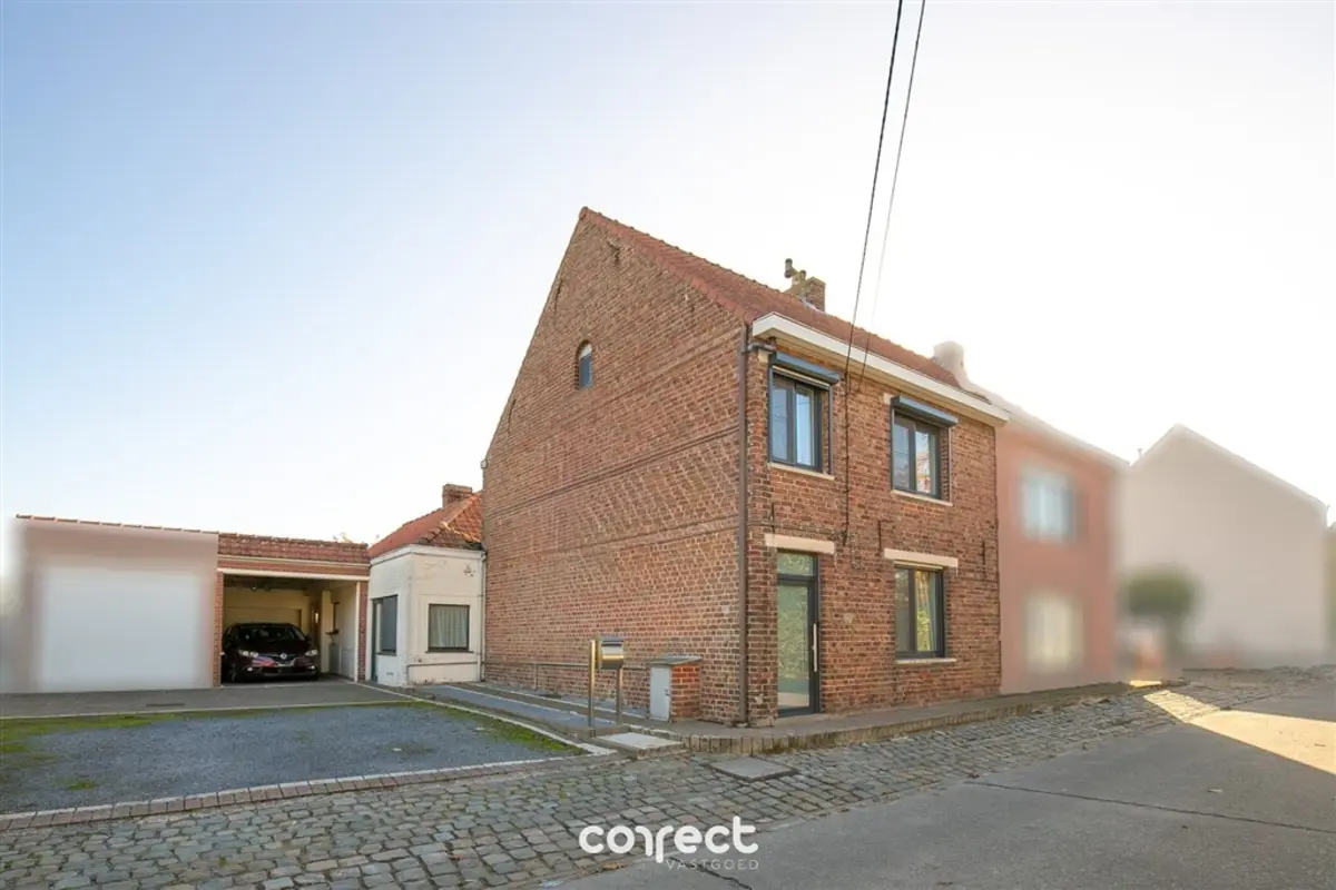 Huis te  koop in Aartrijke 8211 219000.00€ 3 slaapkamers 183.00m² - Zoekertje 613586