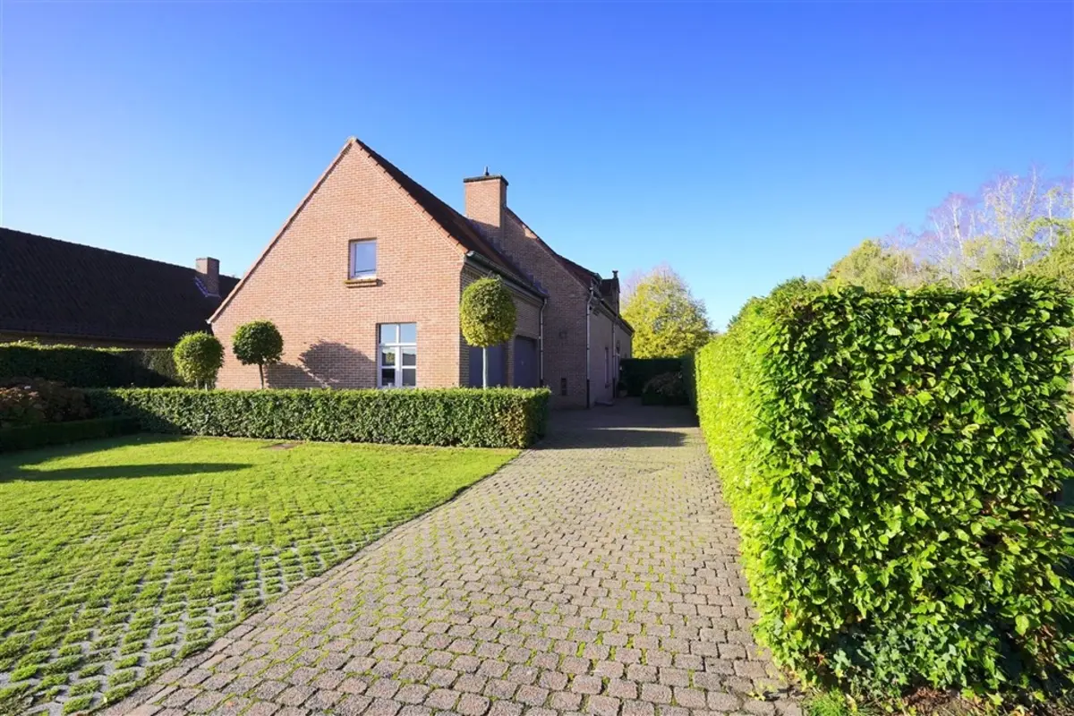 Villa te  koop in Heule 8501 700000.00€ 5 slaapkamers 304.00m² - Zoekertje 614832