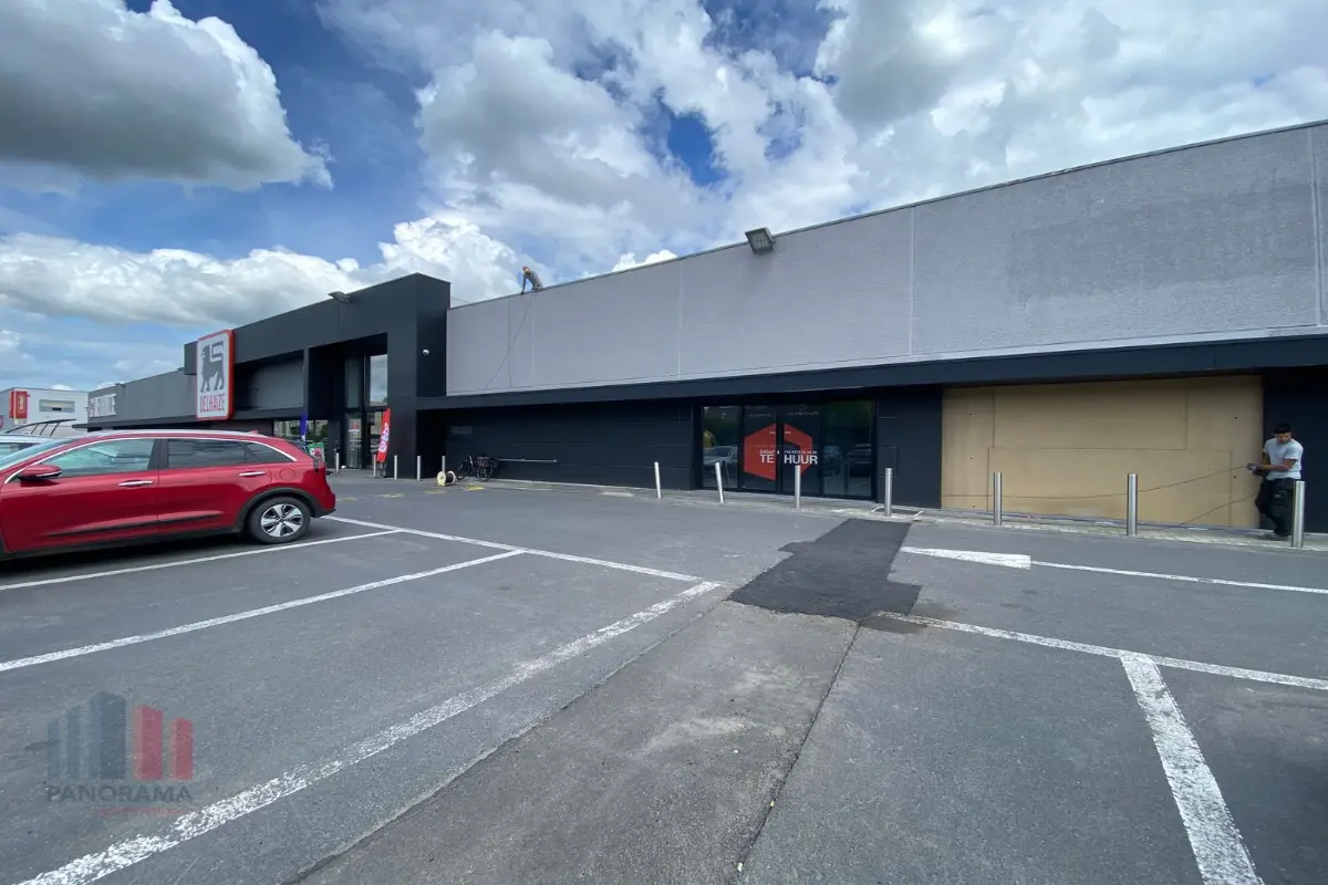 Handelszaak te  huur in Oostkamp 8020 2900.00€  slaapkamers 246.00m² - Zoekertje 615151