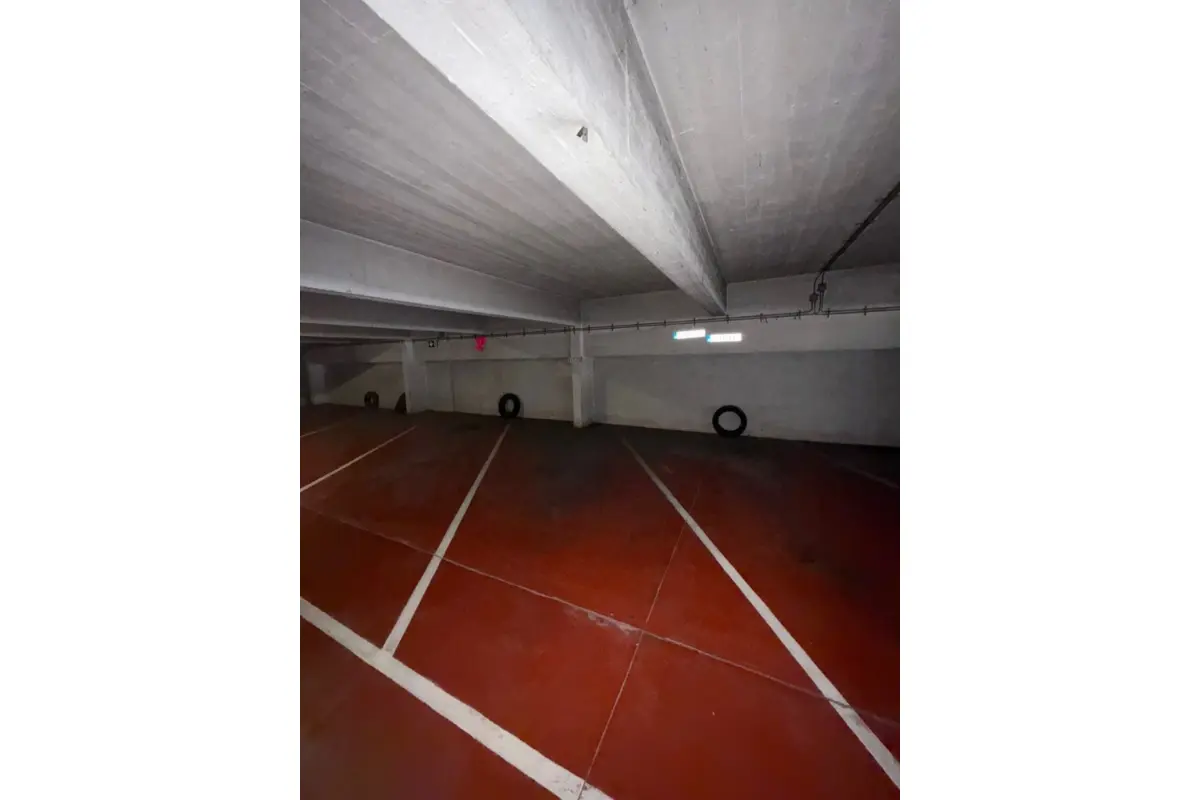 Parking & garage te  huur in Oostende 8400 110.00€  slaapkamers m² - Zoekertje 615236