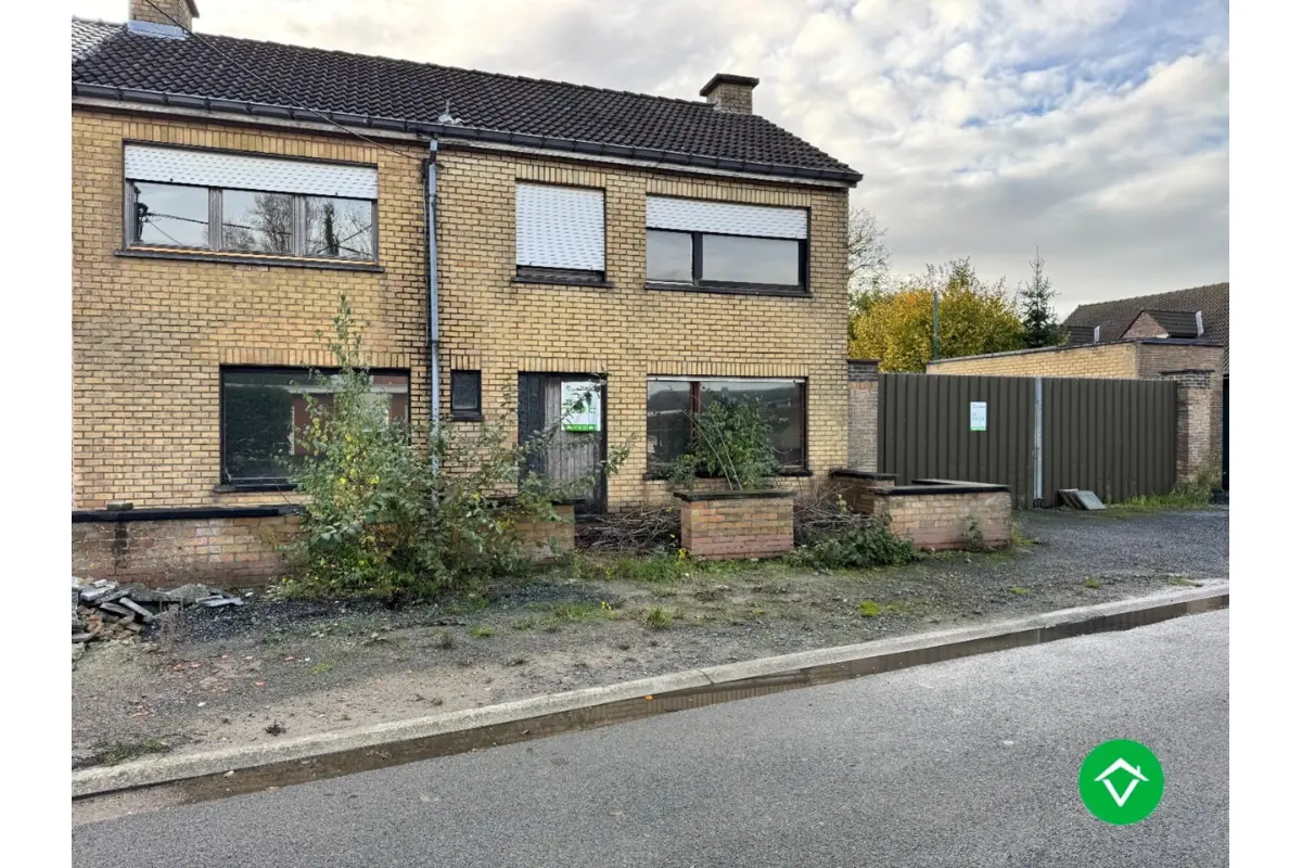 Huis te  koop in Wevelgem 8560 208000.00€ 5 slaapkamers 158.00m² - Zoekertje 615530