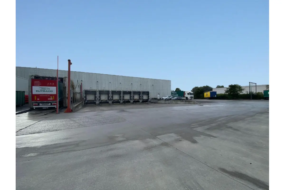 Handelszaak te  huur in Roeselare 8800 8335.00€  slaapkamers 2500.00m² - Zoekertje 615193