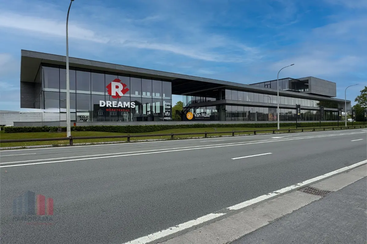 Handelszaak te  huur in Tielt 8700 5750.00€  slaapkamers 561.00m² - Zoekertje 615871