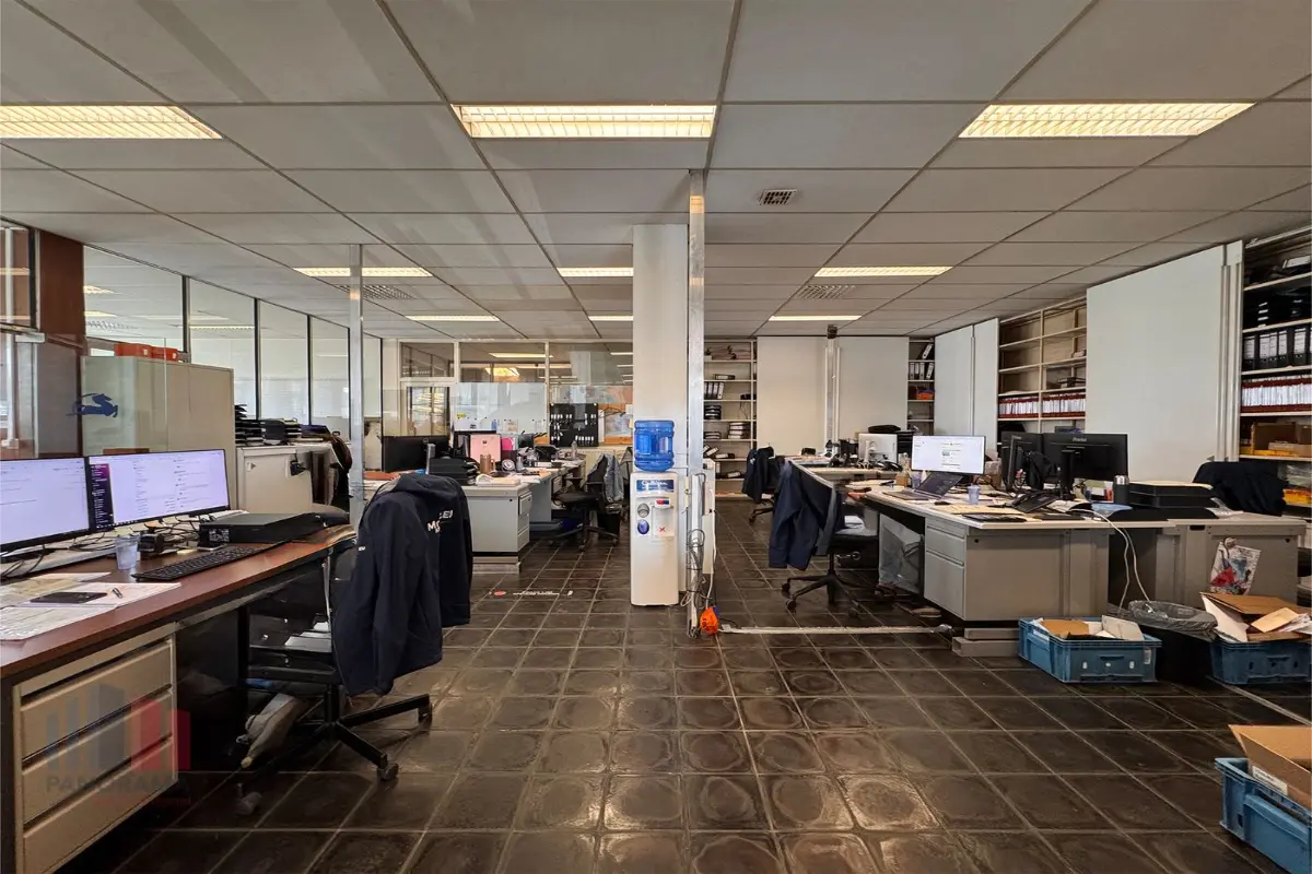 Handelszaak te  huur in Hooglede 8830 3140.00€  slaapkamers 785.00m² - Zoekertje 615186