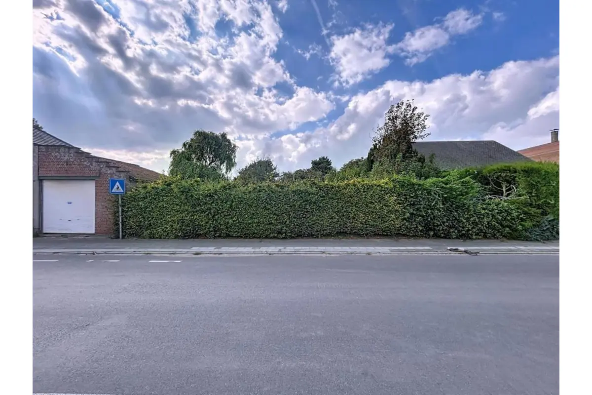 Grond te  koop in Izegem 8870 195000.00€  slaapkamers m² - Zoekertje 617401