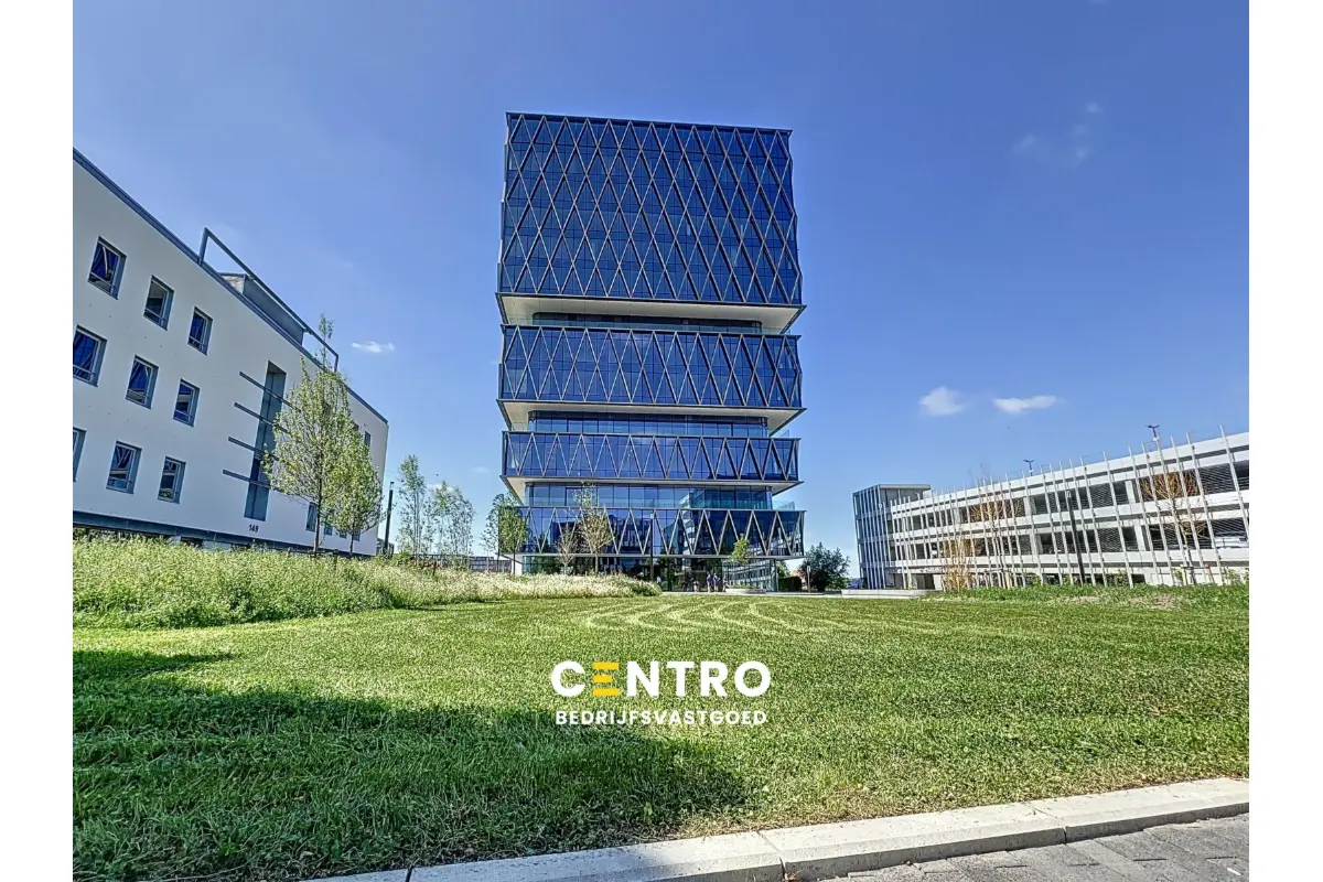 Handelszaak te  huur in Roeselare 8800 2480.00€  slaapkamers 237.76m² - Zoekertje 616660