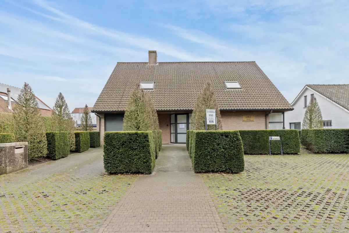 Huis te  koop in Sint-Michiels 8200 474800.00€ 4 slaapkamers 308.00m² - Zoekertje 619341