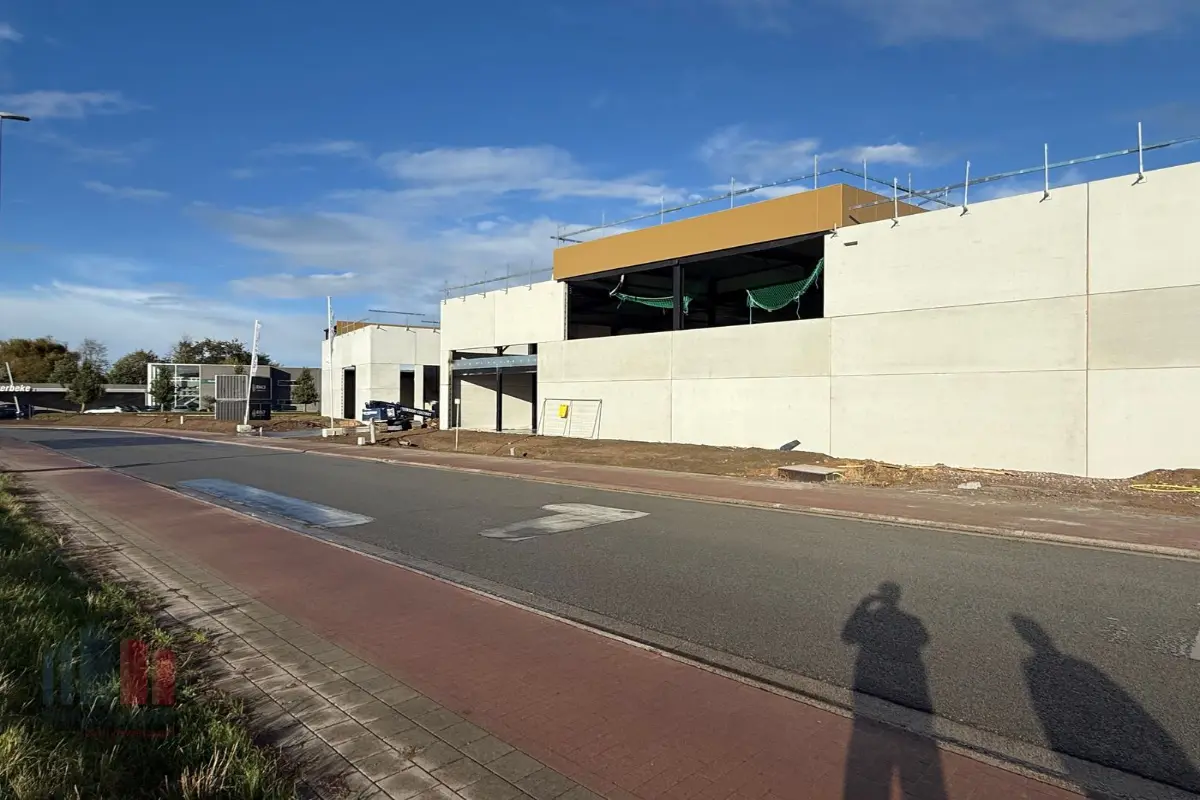 Handelszaak te  koop in Roeselare 8800 1275000.00€  slaapkamers 909.00m² - Zoekertje 619458