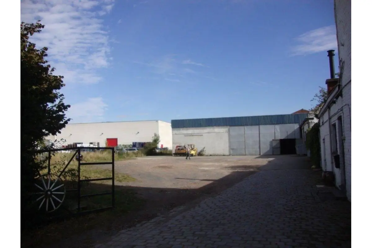 Handelszaak te  huur in Heule 8501 555.00€  slaapkamers m² - Zoekertje 619014