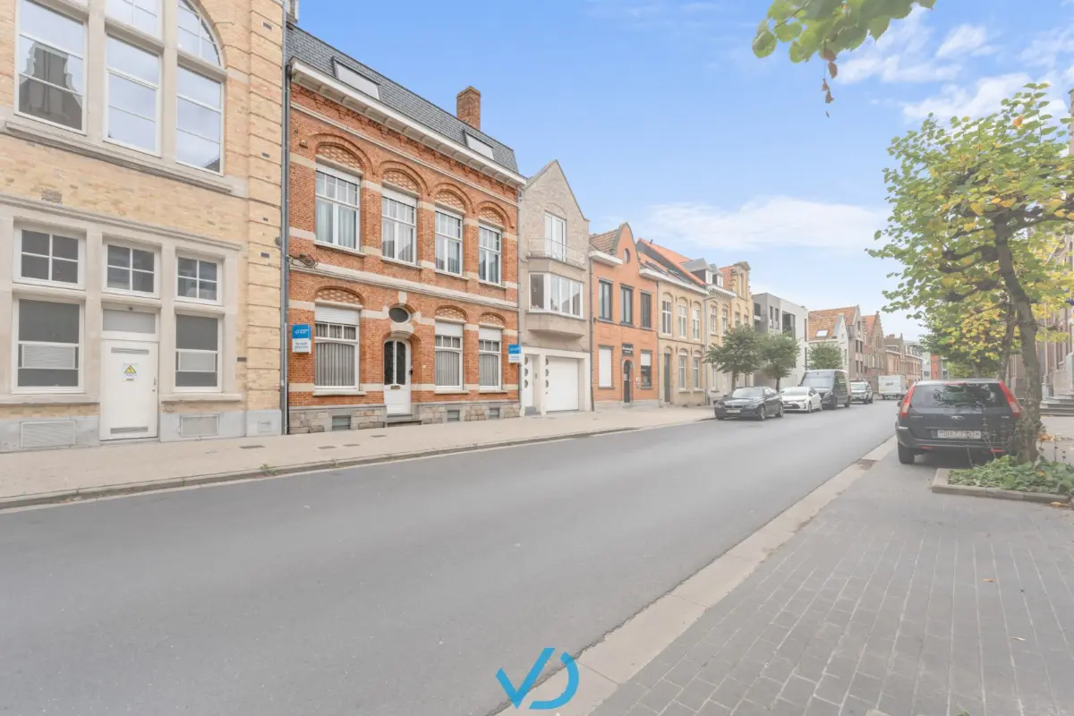 Herenhuis te  koop in Ieper 8900 362000.00€ 6 slaapkamers 320.00m² - Zoekertje 617944