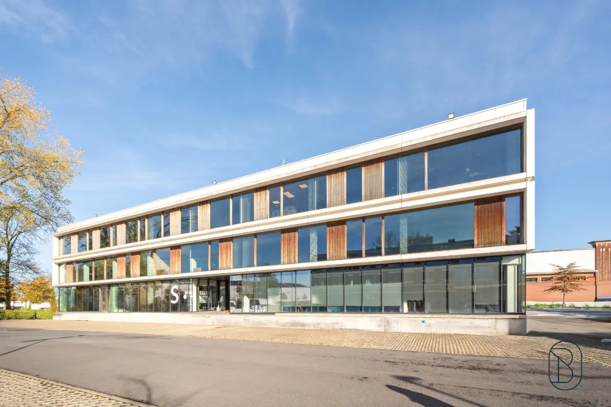 Handelszaak te  koop in Zwevegem 8550 2495250.00€  slaapkamers 1109.00m² - Zoekertje 620886