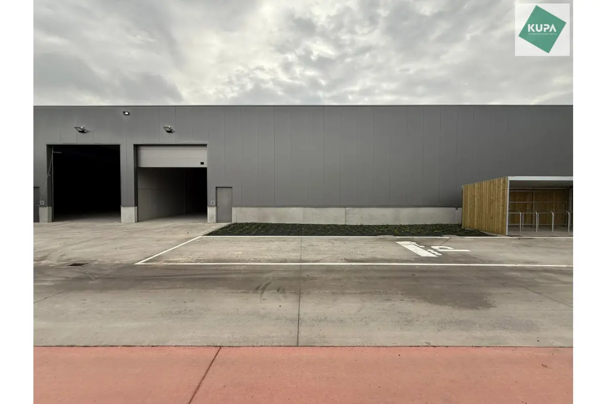 Handelszaak te  koop in Brugge 8000 591871.00€  slaapkamers 359.80m² - Zoekertje 621685