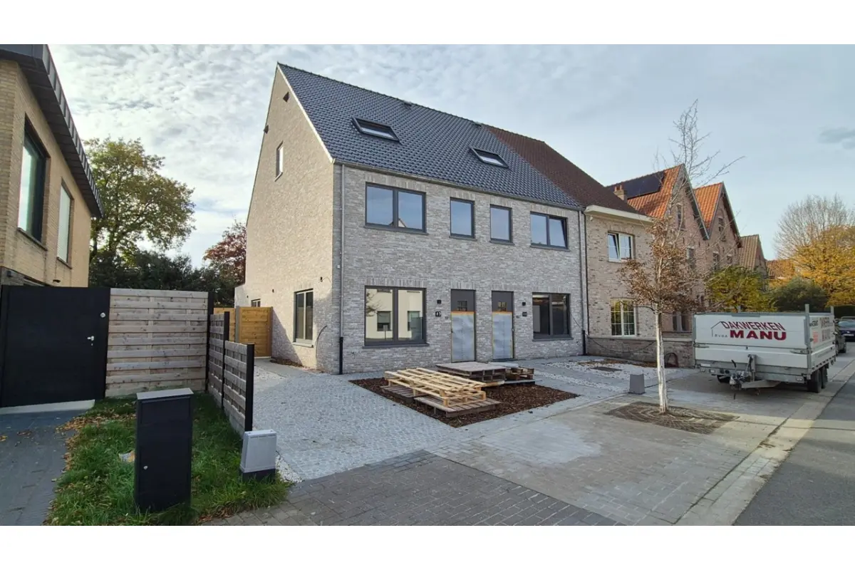 Huis te  huur in Sint-Andries 8200 1495.00€  slaapkamers 220.00m² - Zoekertje 622718
