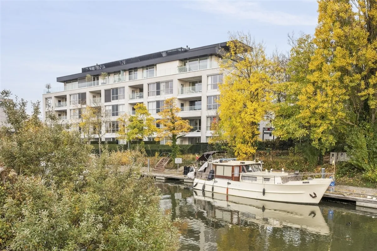 Appartement te  koop in Kortrijk 8500 1350000.00€ 3 slaapkamers m² - Zoekertje 625236