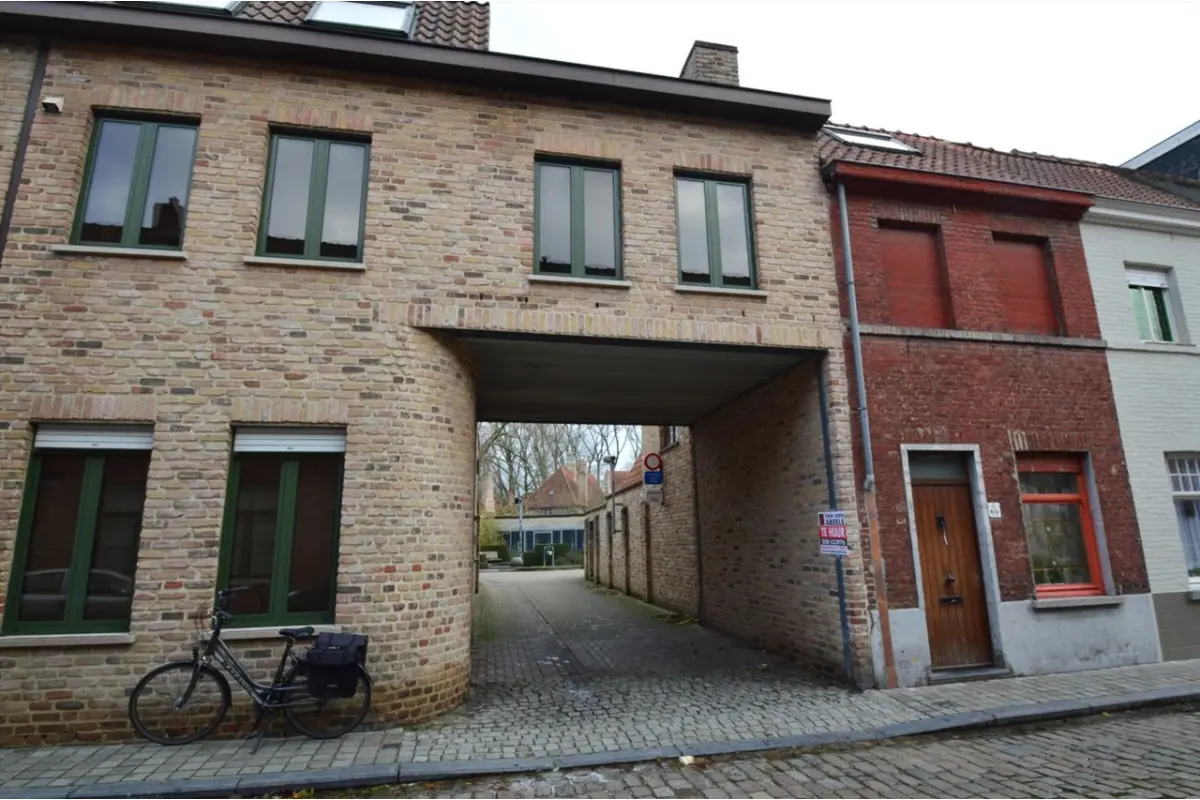 Parking & garage te  huur in Brugge 8000 140.00€  slaapkamers m² - Zoekertje 629179
