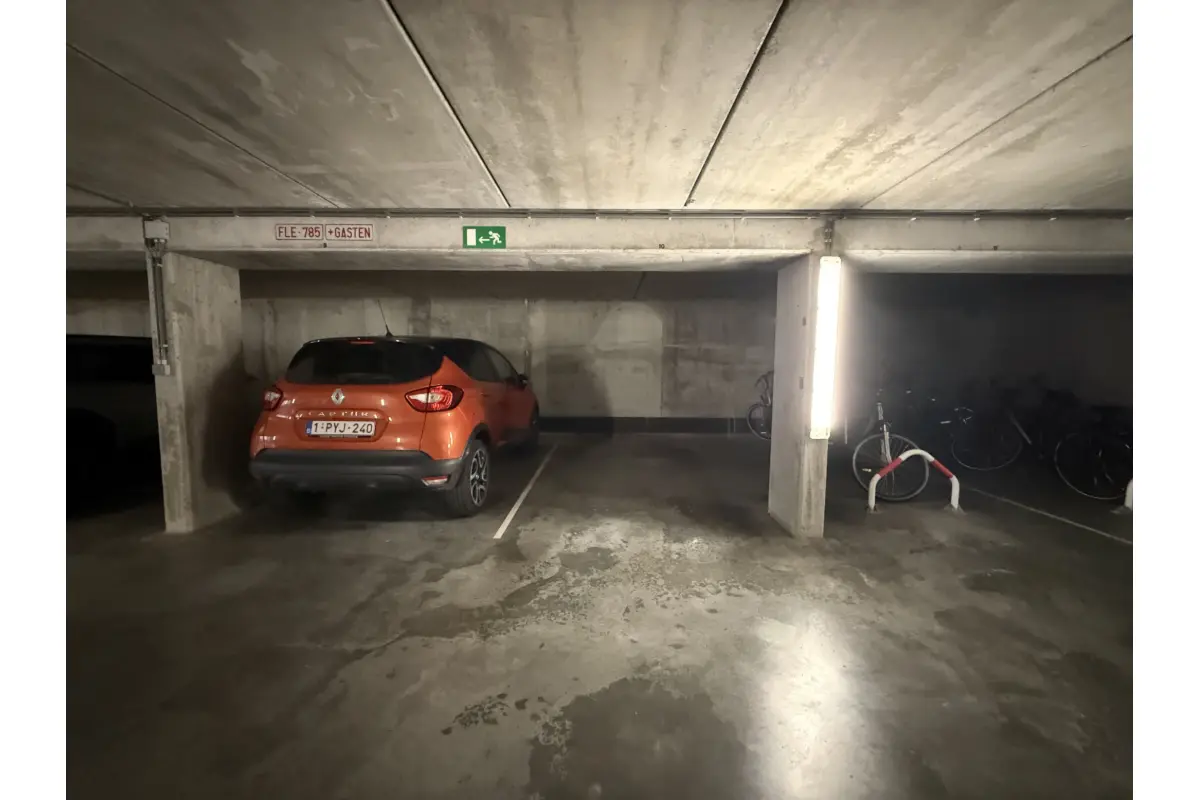 Parking & garage te  koop in Assebroek 8310 18000.00€  slaapkamers m² - Zoekertje 629383