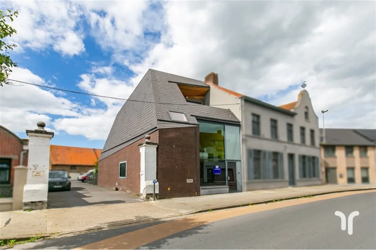 Handelszaak te  in Eernegem 8480 650.00€  slaapkamers 300.00m² - Zoekertje 628789