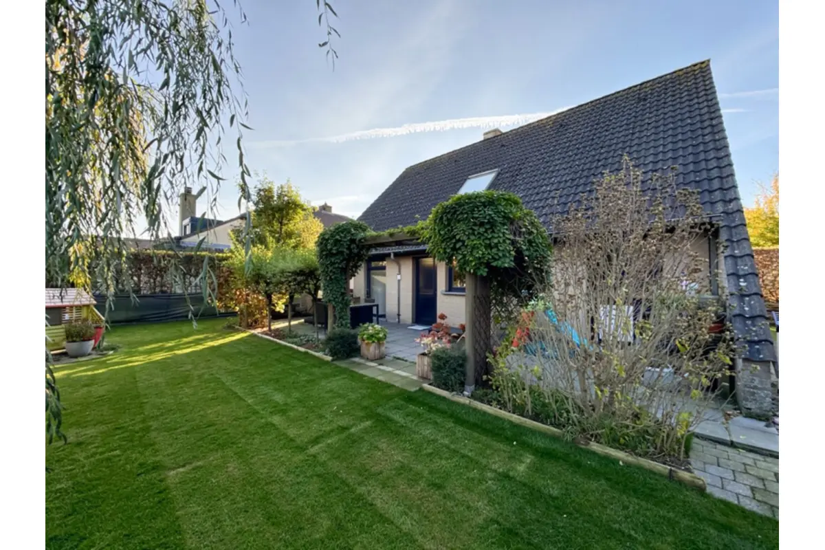 Huis te  koop in Oostkamp 8020 429000.00€ 3 slaapkamers 181.00m² - Zoekertje 629143