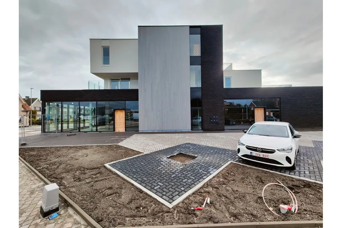 Handelszaak te  huur in Zedelgem 8210 5000.00€  slaapkamers 503.00m² - Zoekertje 629680