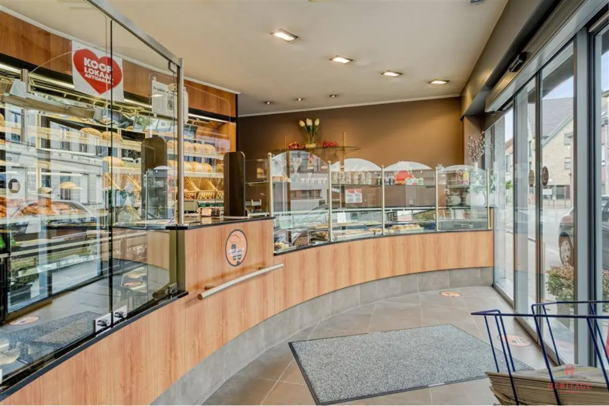 Handelszaak te  koop in Wakken 8720 429000.00€ 3 slaapkamers 299.00m² - Zoekertje 630300