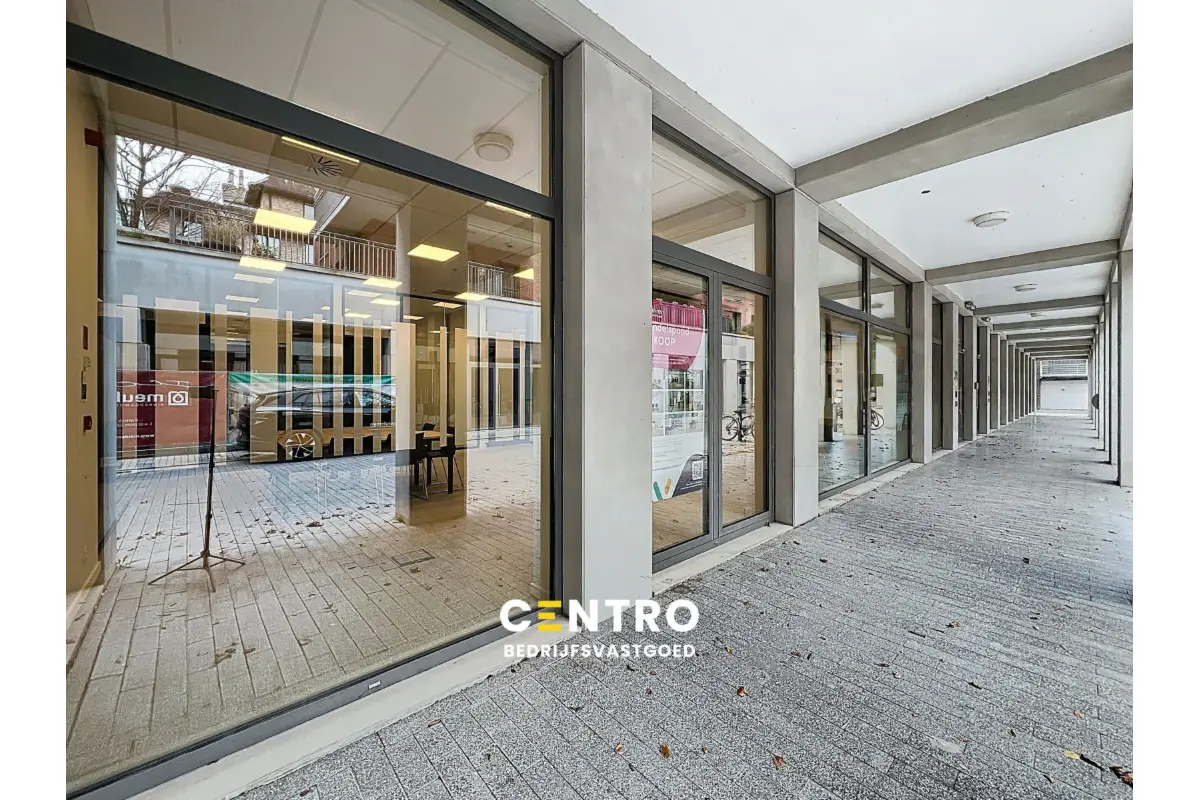 Handelszaak te  koop in Roeselare 8800 0.00€  slaapkamers 428.20m² - Zoekertje 629780