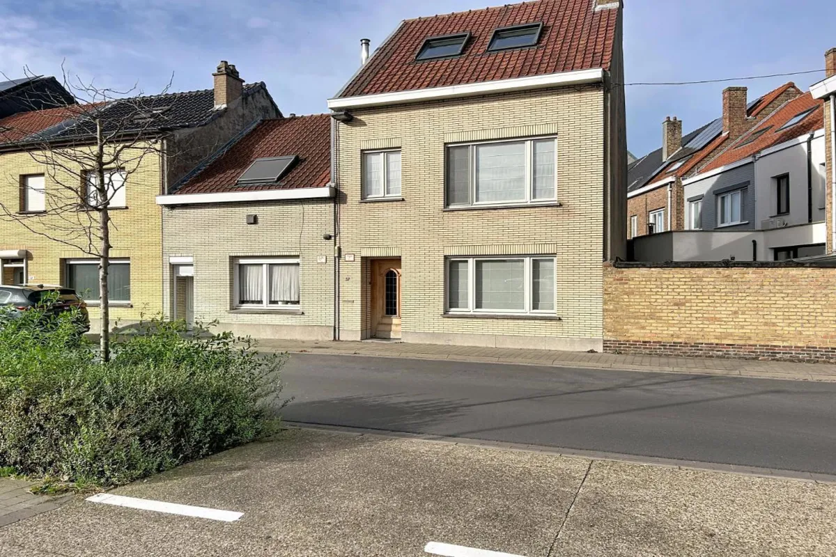 Huis te  koop in Oostende 8400 279000.00€ 3 slaapkamers 141.00m² - Zoekertje 631433