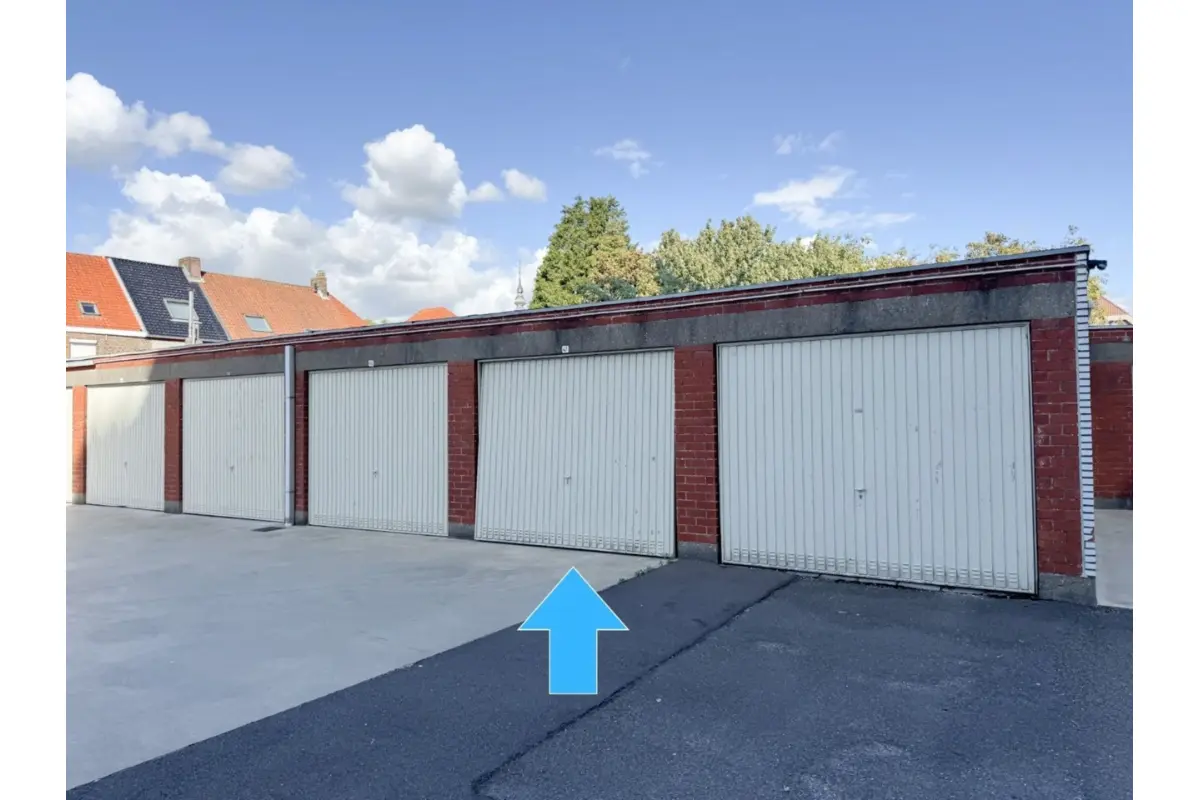 Parking & garage te  koop in Sint-Andries 8200 30000.00€  slaapkamers m² - Zoekertje 631146