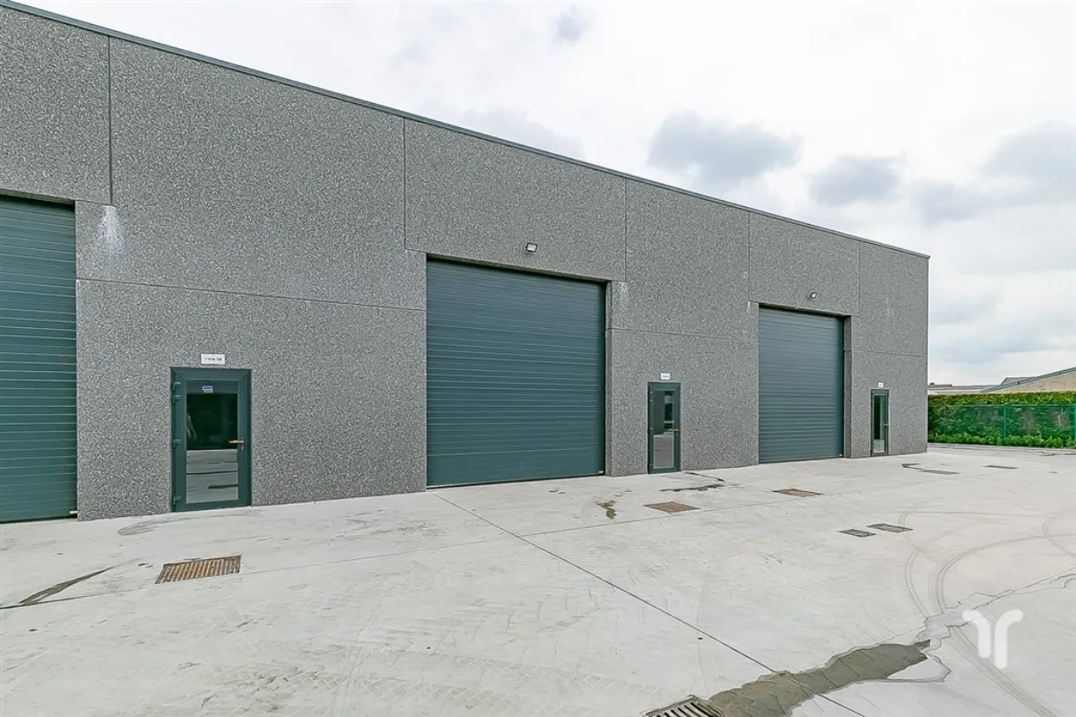 Handelszaak te  in Eernegem 8480 780.00€  slaapkamers 180.00m² - Zoekertje 632297