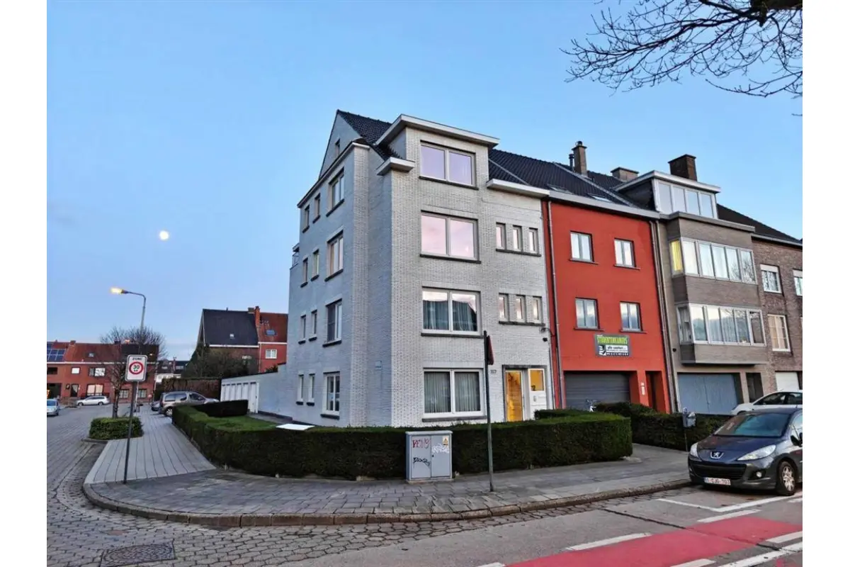 Appartement te  huur in Kortrijk 8500 725.00€ 2 slaapkamers 77.00m² - Zoekertje 632635