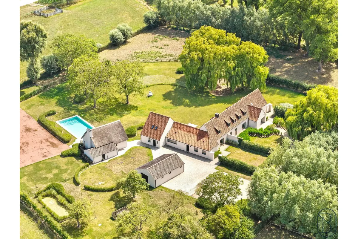 Huis te  koop in Damme 8340 0.00€ 5 slaapkamers 426.00m² - Zoekertje 632042