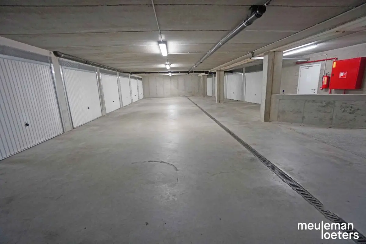 Parking & garage te  huur in Oostkamp 8020 82.00€  slaapkamers m² - Zoekertje 633207