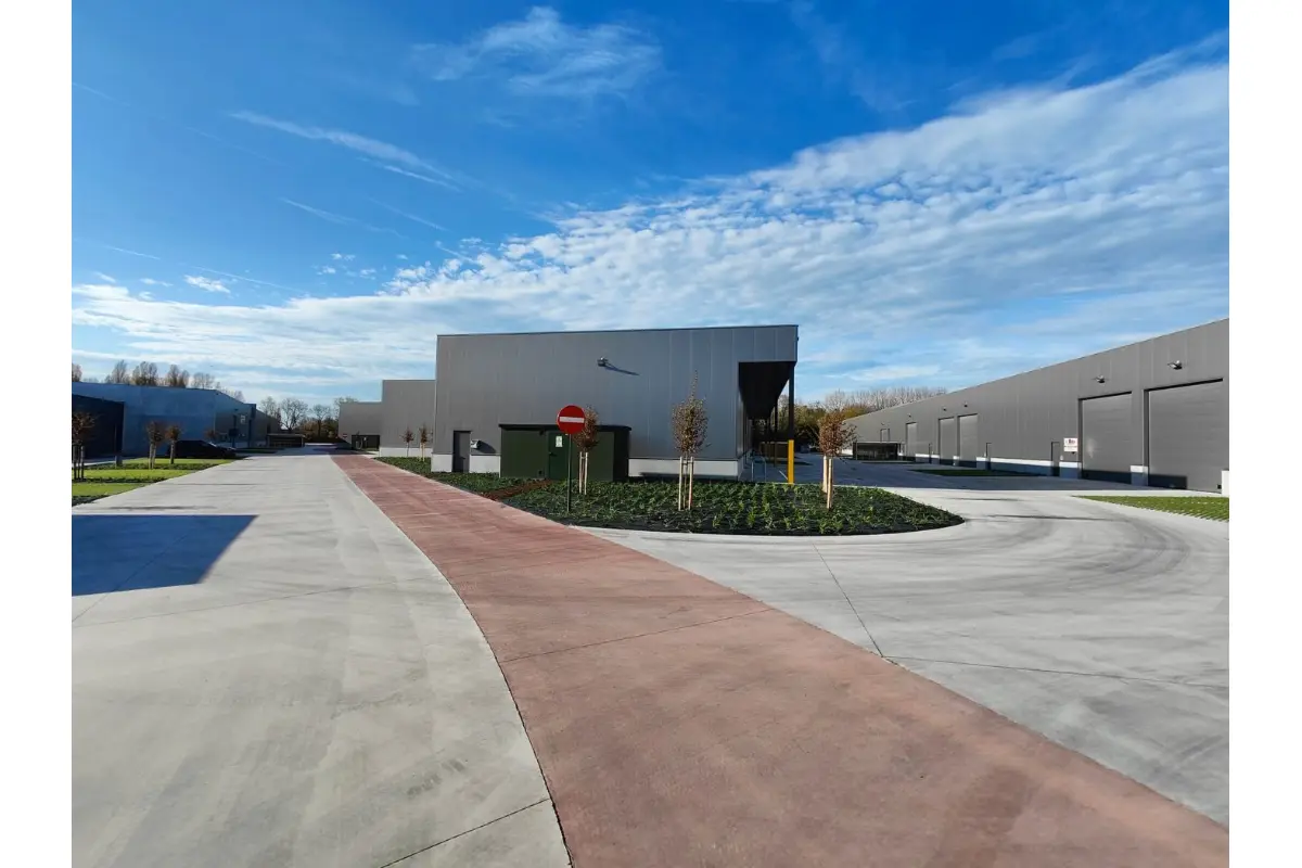 Handelszaak te  koop in Brugge 8000 335322.00€  slaapkamers 501.00m² - Zoekertje 633638