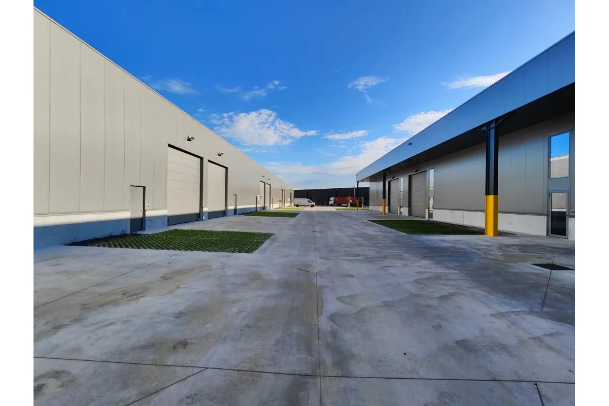 Handelszaak te  koop in Brugge 8000 394068.00€  slaapkamers 227.00m² - Zoekertje 633640