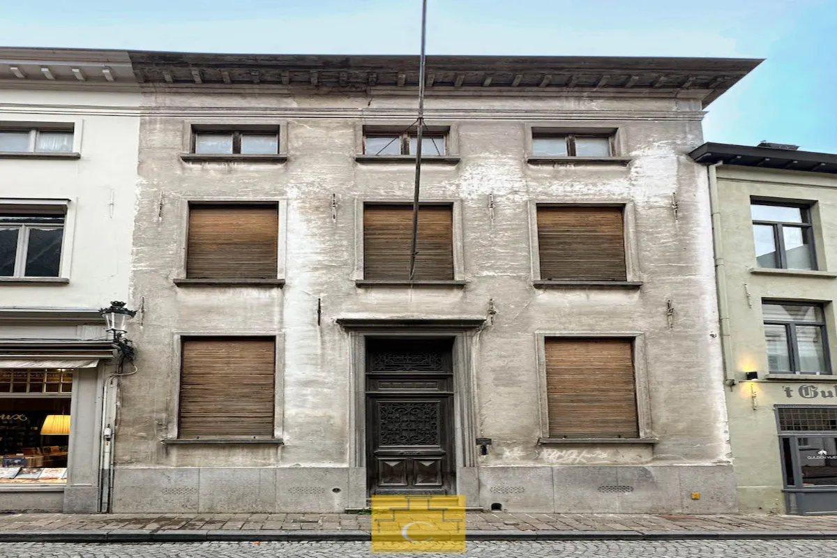 Huis te  koop in Brugge 8000 395000.00€ 6 slaapkamers 241.00m² - Zoekertje 634261