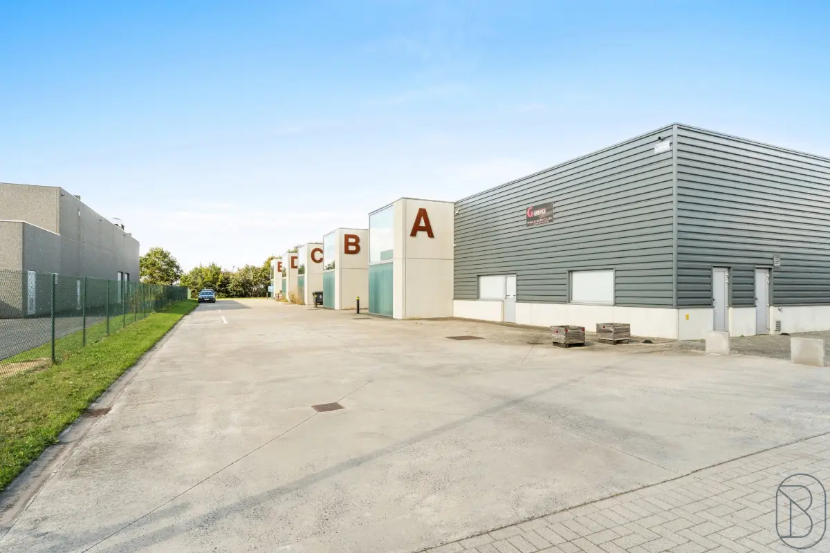 Mixgebouw te  koop in Ledegem 8880 375000.00€ 1 slaapkamers 239.00m² - Zoekertje 635554