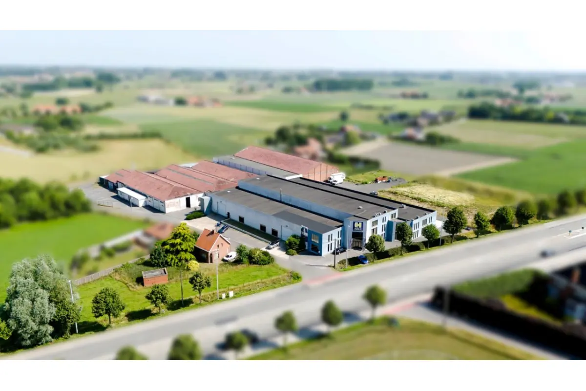 Handelszaak te  koop in Ardooie 8850 5370000.00€  slaapkamers m² - Zoekertje 635385