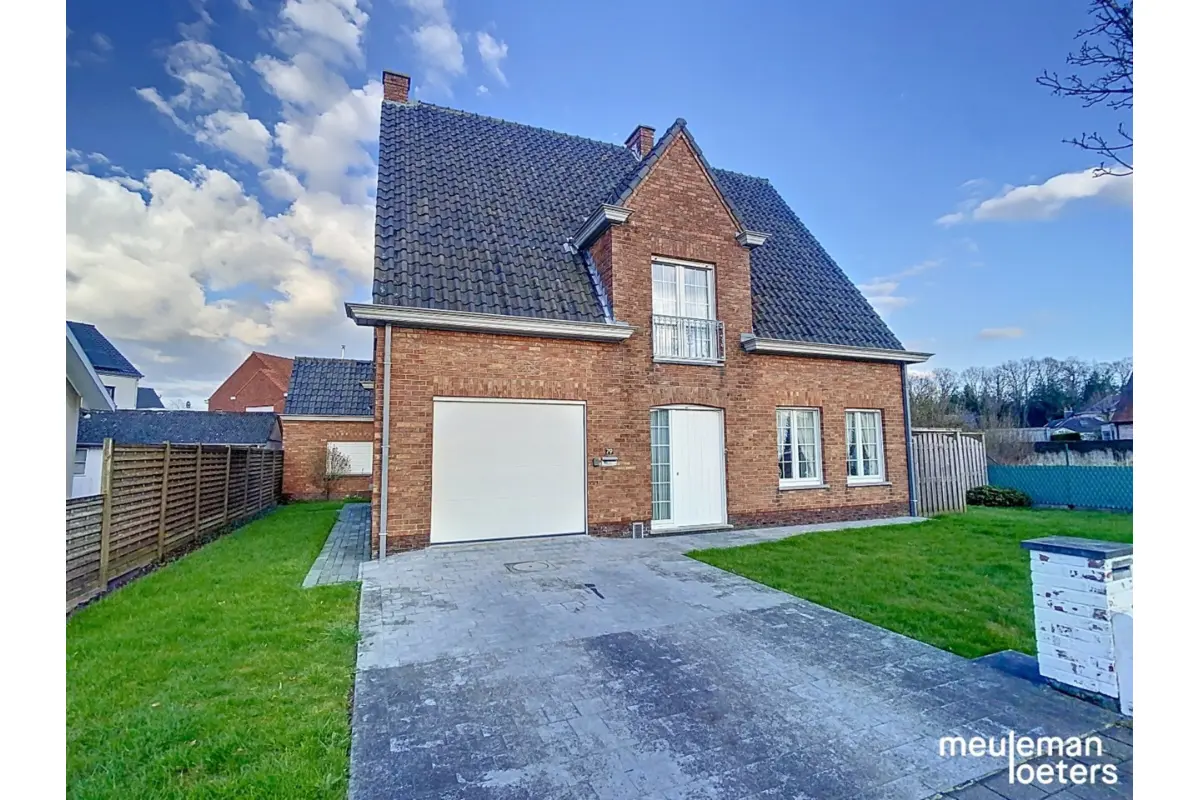 Huis te  huur in Oostkamp 8020 1100.00€ 3 slaapkamers 195.00m² - Zoekertje 635428